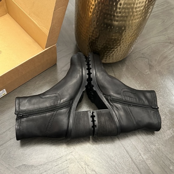 ZODIAC Women's Gannet Lug Sole Boots - Picture 10 of 11